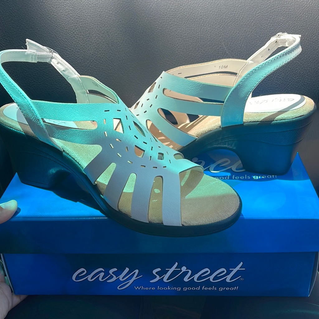 Brand New Never Worn Easy Street Sandal